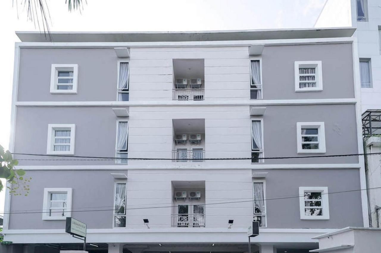 Urbanview Hotel Bari Syariah Palembang By Reddoorz Buitenkant foto