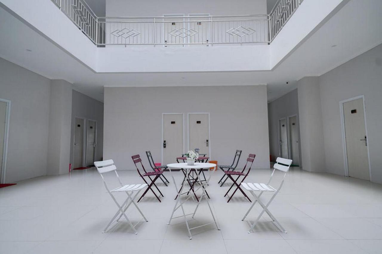 Urbanview Hotel Bari Syariah Palembang By Reddoorz Buitenkant foto